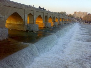 800px-Marnaan_Bridge_Isfahan